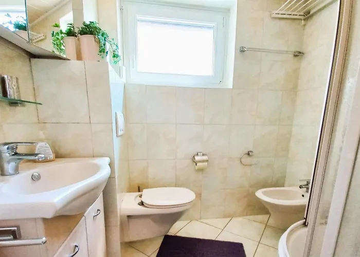 Peter Seeblick Haus Haensel Gretel Am Ossiacher See, Hallenbad, Skiarena Gerlitzen Steindorf am Ossiacher See